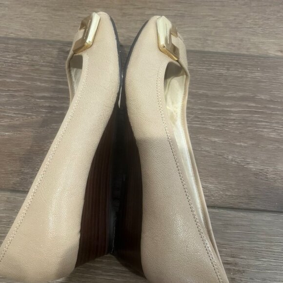 Michael Kors Beverly Demi-Wedge Leather Peep Toe Shoe Womens Sz 8, Nude, Gold - Picture 8 of 13